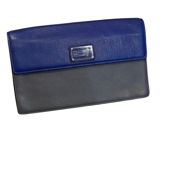 MARC BY MARC JACOBS BLUE AND GRAY CLUTCH WITH DUST BAG - Picture 7 of 15